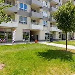 Elegant With Balcony & Parking By Renters