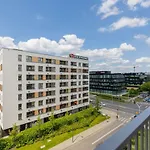 Daire Elegant With Balcony & Parking By Renters