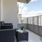 Elegant With Balcony & Parking By Renters Daire Varşova