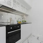 Elegant With Balcony & Parking By Renters Daire *