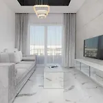 Daire Elegant With Balcony & Parking By Renters Varşova