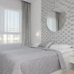 Daire Elegant With Balcony & Parking By Renters *