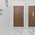 Daire Elegant With Balcony & Parking By Renters