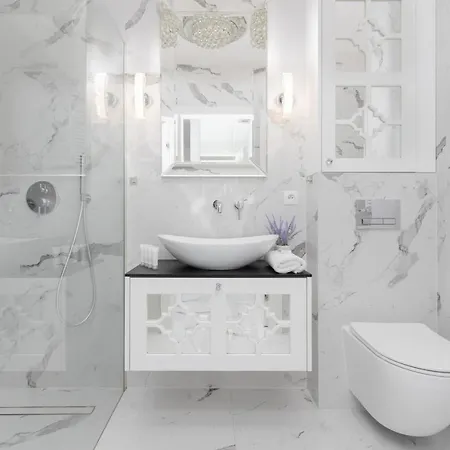 Elegant With Balcony & Parking By Renters Apartamento