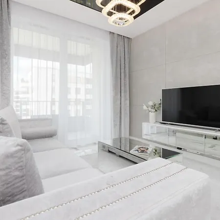 Appartamento Elegant With Balcony & Parking By Renters