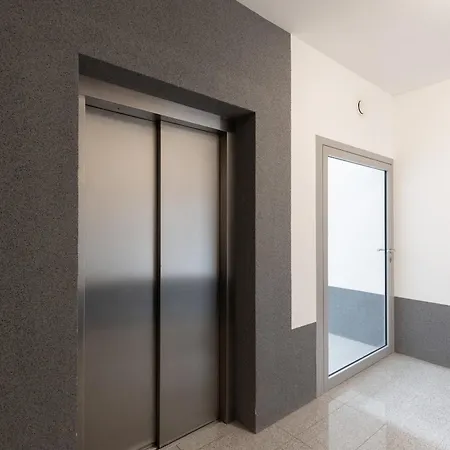 Elegant With Balcony & Parking By Renters * Varsavia
