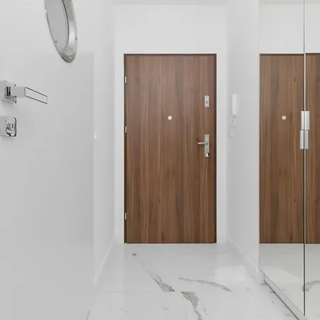 Appartamento Elegant With Balcony & Parking By Renters