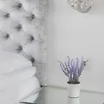 Elegant With Balcony & Parking By Renters Апартаменты *