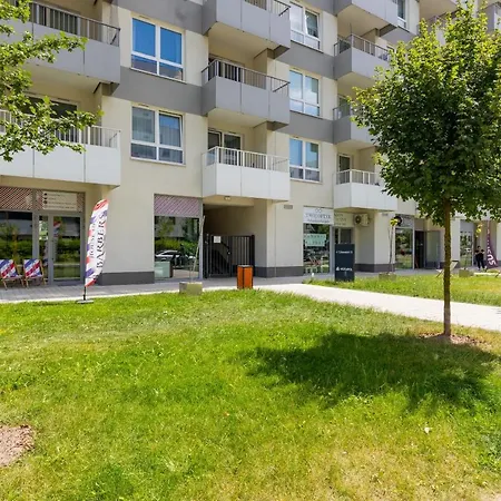 Elegant With Balcony & Parking By Renters