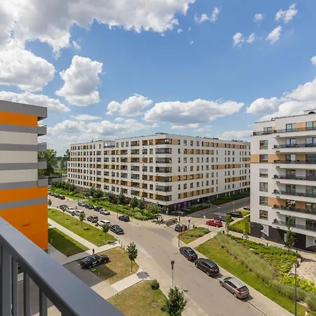 Elegant With Balcony & Parking By Renters *