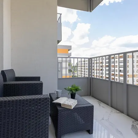 Elegant With Balcony & Parking By Renters 아파트 바르샤바