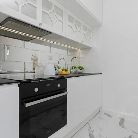 Elegant With Balcony & Parking By Renters Διαμέρισμα *