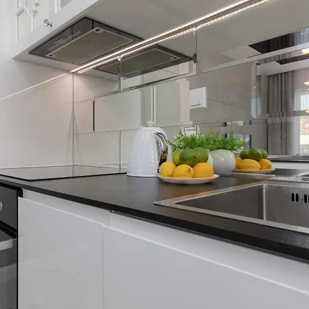 Elegant With Balcony & Parking By Renters * Βαρσοβία