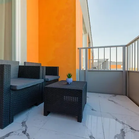 Apartment Elegant With Balcony & Parking By Renters