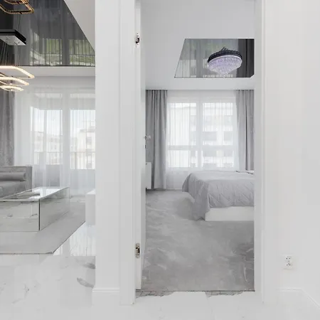 Elegant With Balcony & Parking By Renters 아파트 바르샤바