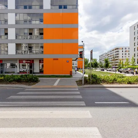 Elegant With Balcony & Parking By Renters