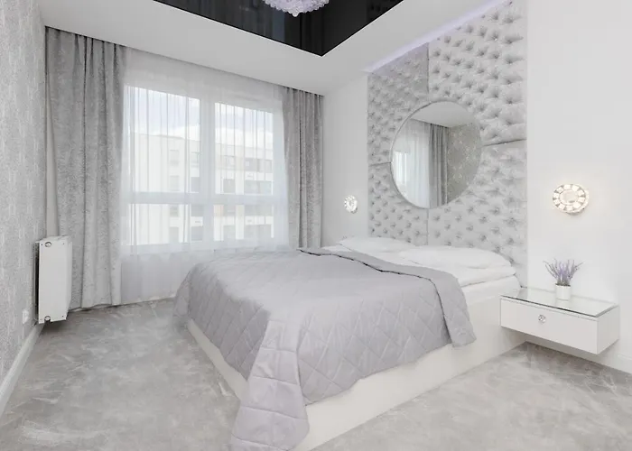 Elegant With Balcony & Parking By Renters * ワルシャワ