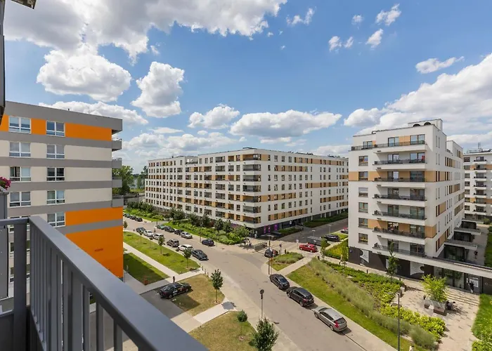 Elegant With Balcony & Parking By Renters *