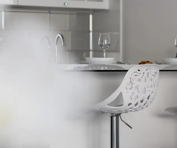 Elegant With Balcony & Parking By Renters * ワルシャワ