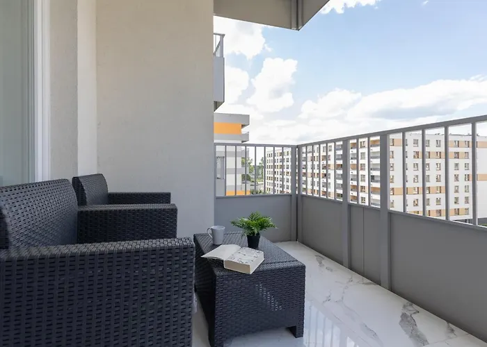 Elegant With Balcony & Parking By Renters アパート ワルシャワ