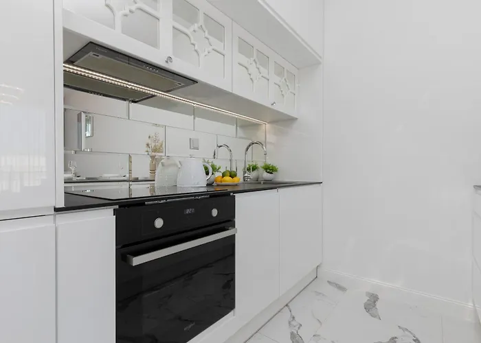 Elegant With Balcony & Parking By Renters アパート *