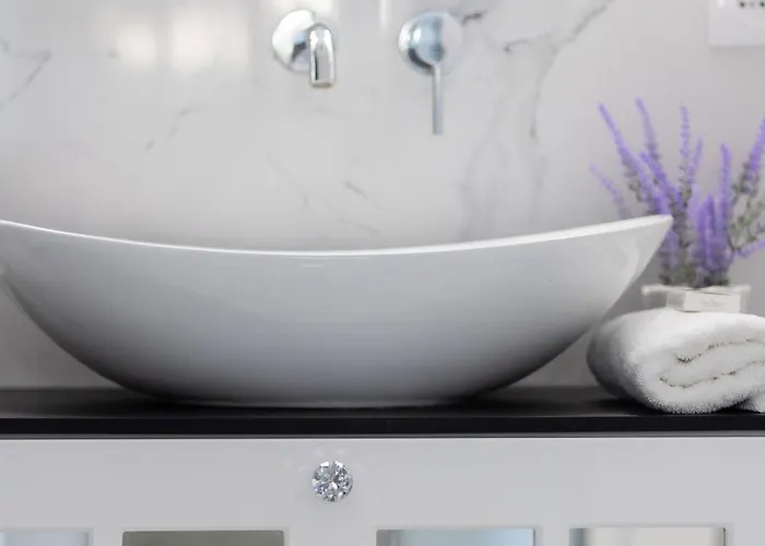 Elegant With Balcony & Parking By Renters アパート ワルシャワ