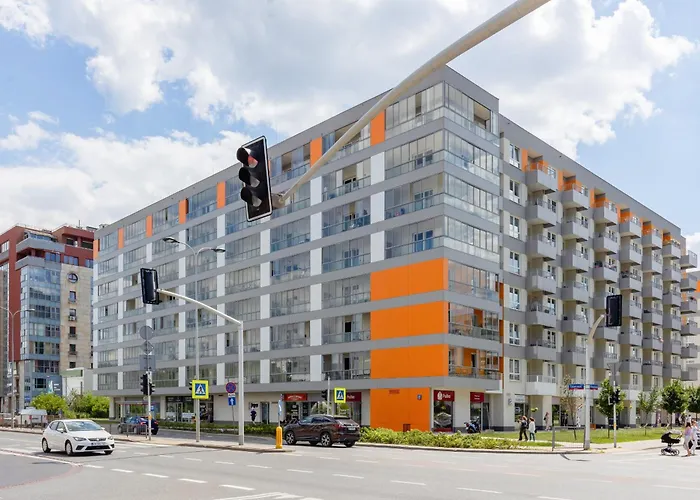 Elegant With Balcony & Parking By Renters *