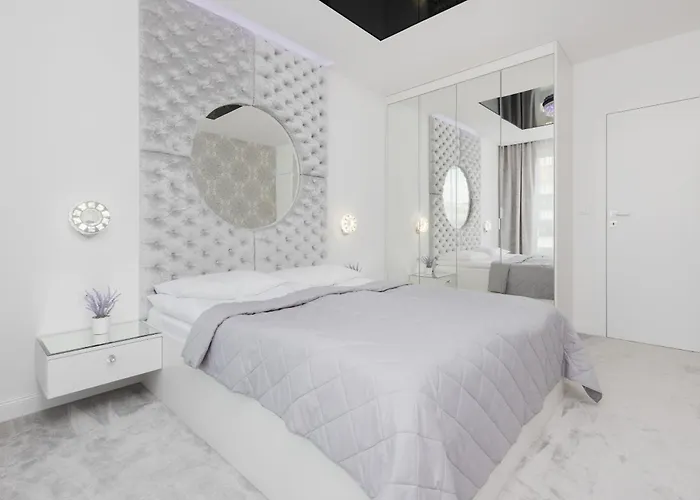 Elegant With Balcony & Parking By Renters