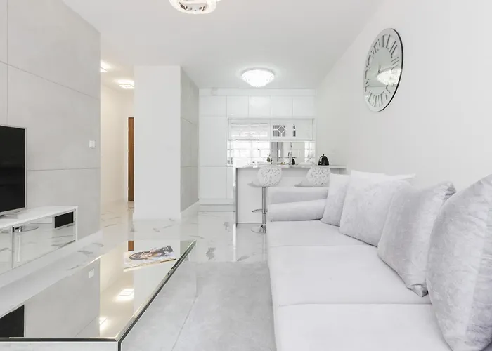 Elegant With Balcony & Parking By Renters * ワルシャワ