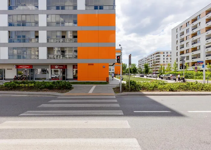 Elegant With Balcony & Parking By Renters