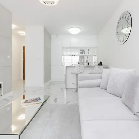 Elegant With Balcony & Parking By Renters * Varşova